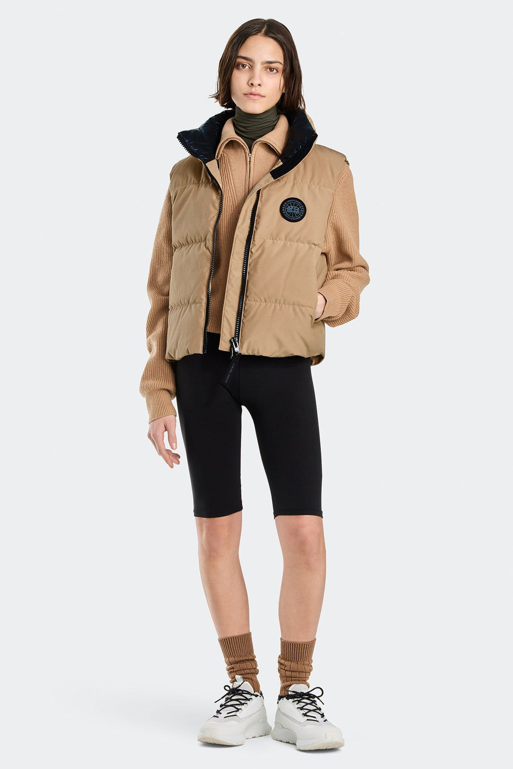 Grandview Cropped Vest Black Disc