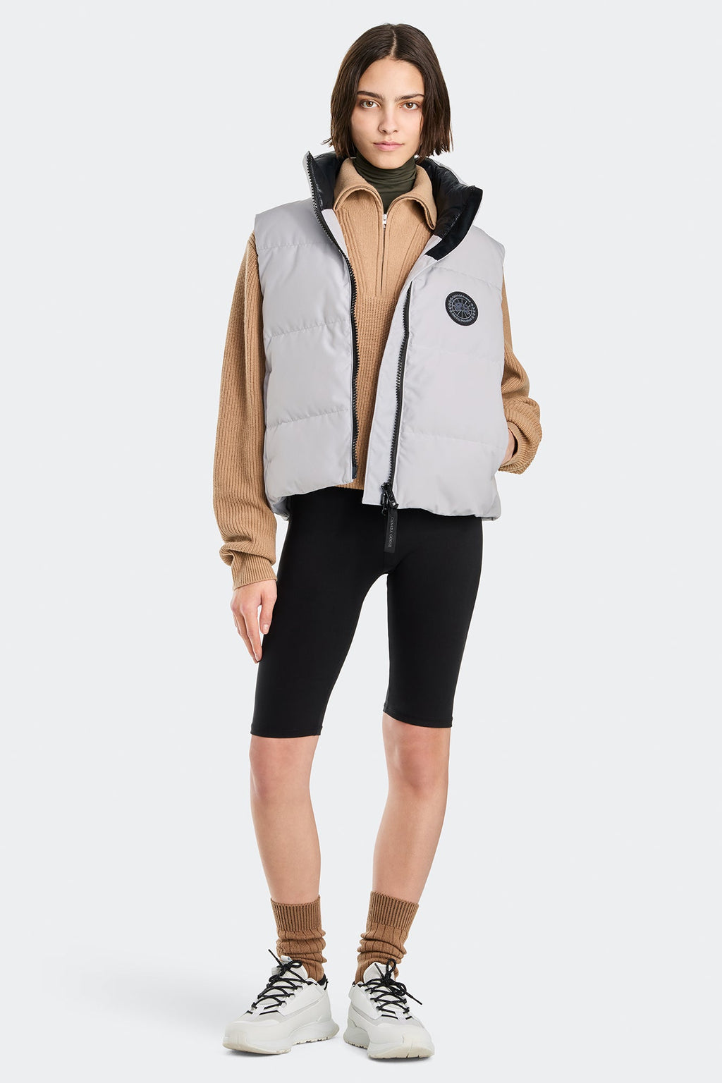 Grandview Cropped Vest Black Disc