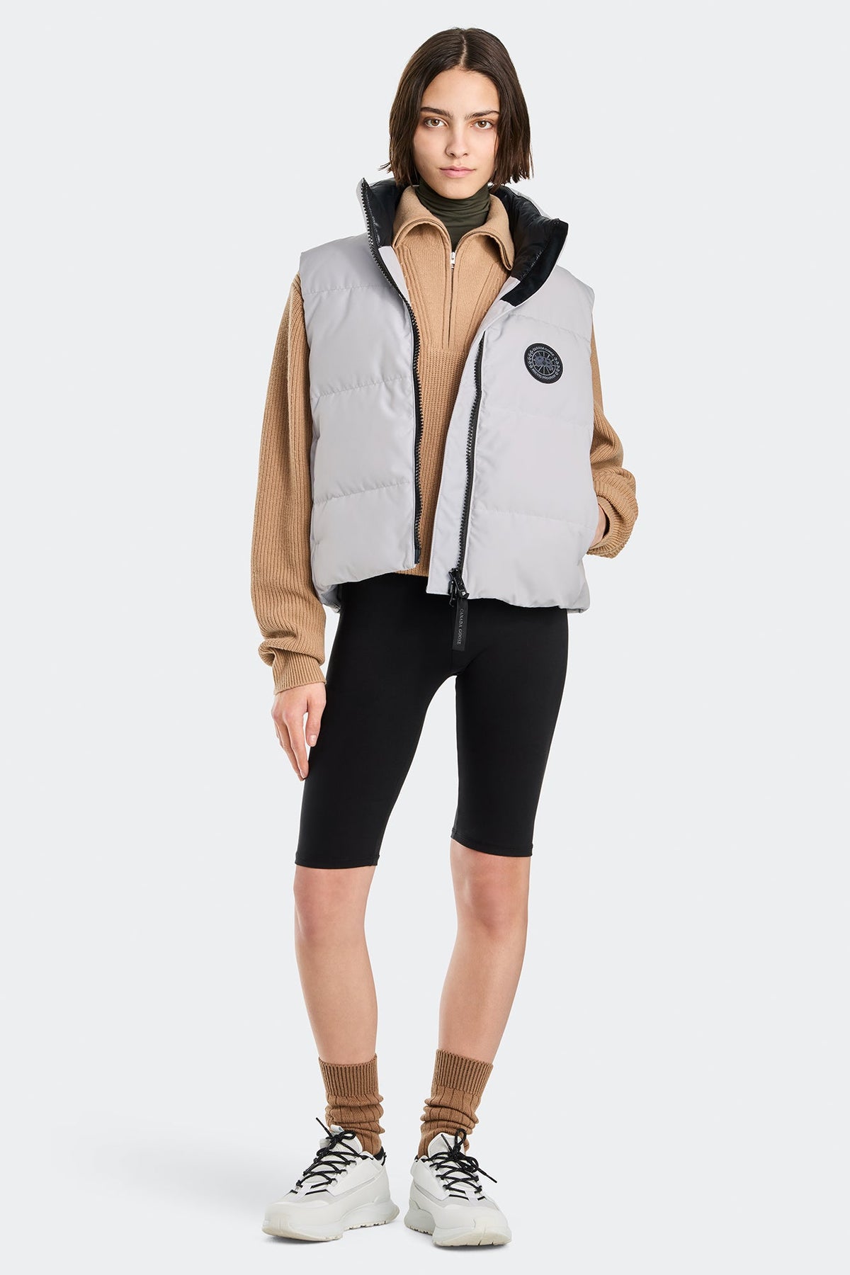 Grandview Cropped Vest Black Disc