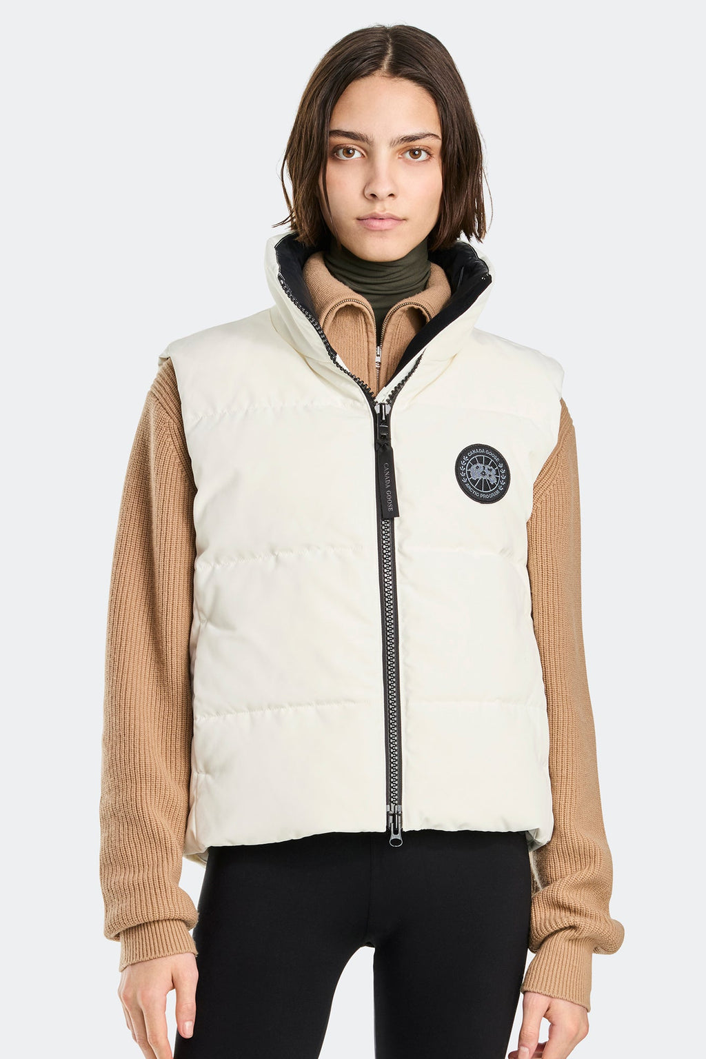 Grandview Cropped Vest Black Disc