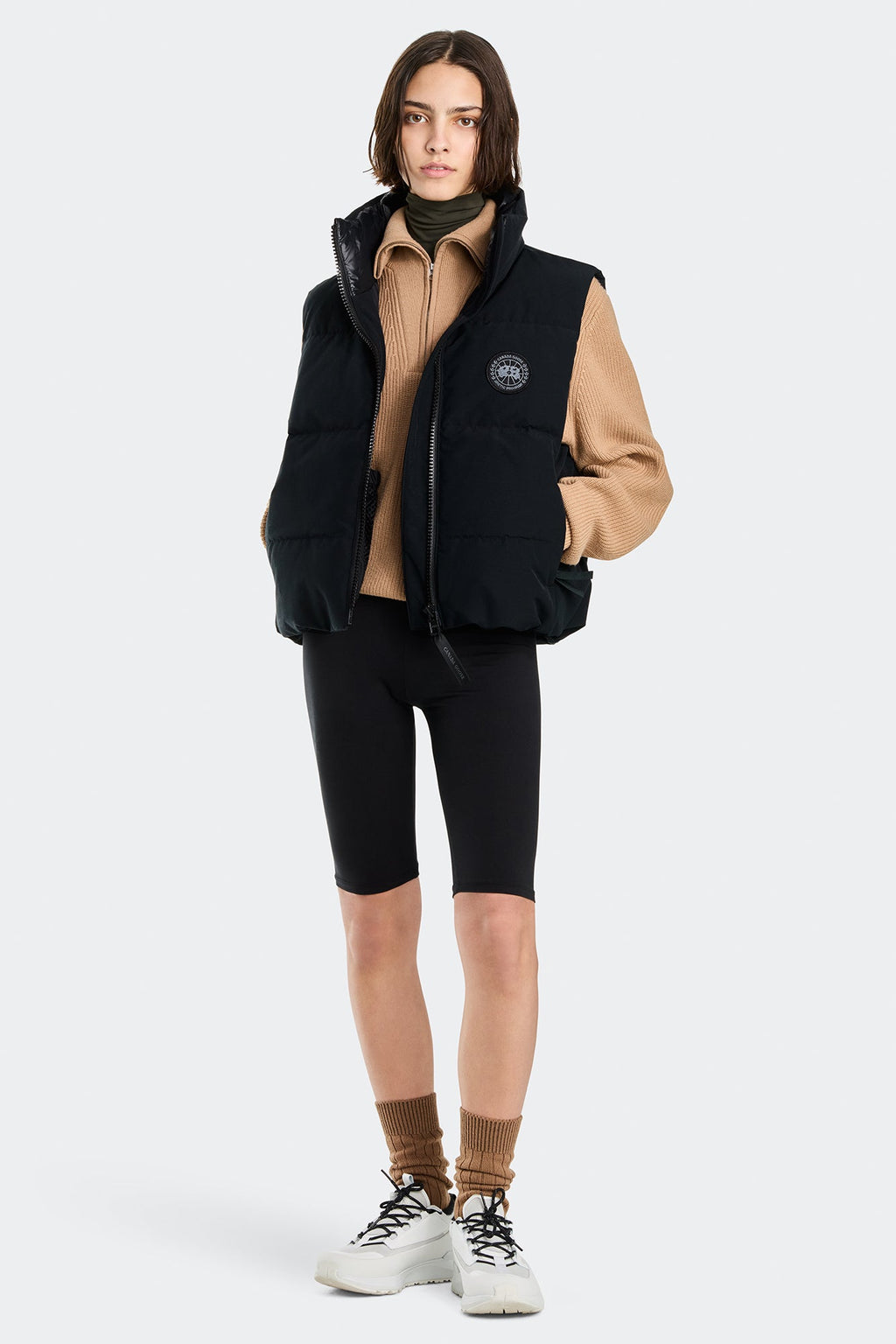 Grandview Cropped Vest Black Disc