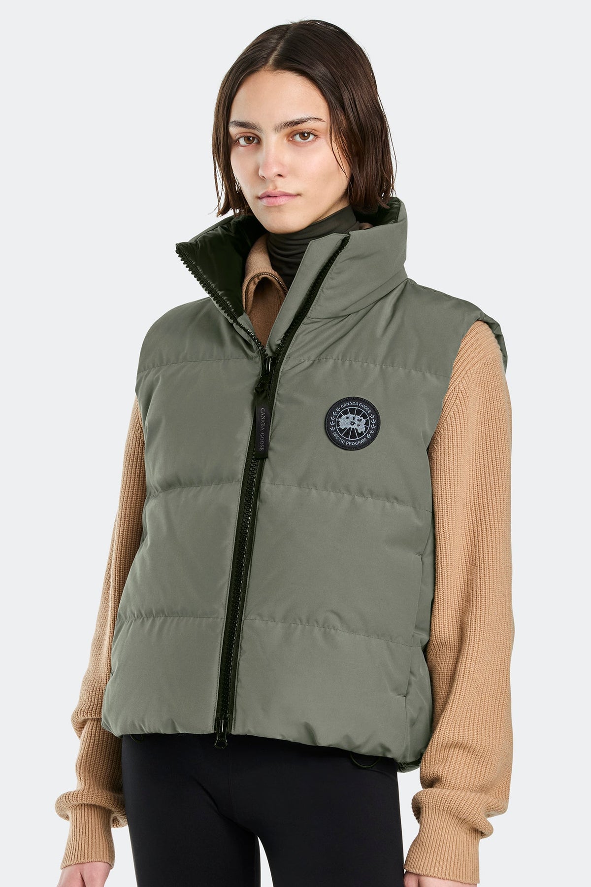 Grandview Cropped Vest Black Disc
