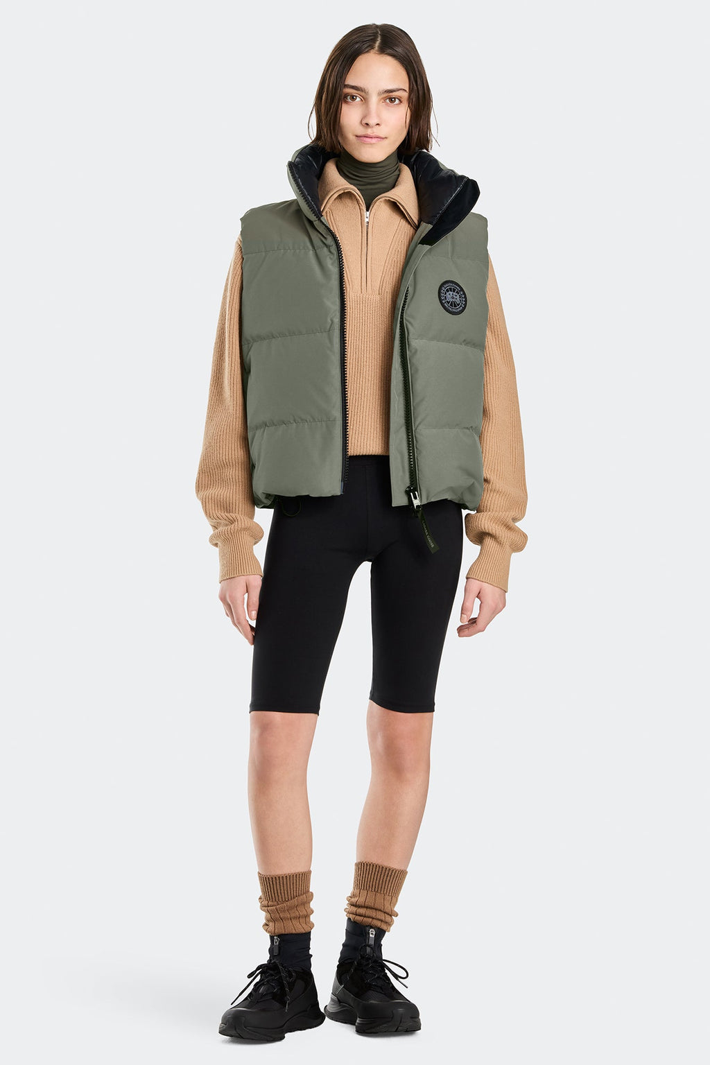 Grandview Cropped Vest Black Disc