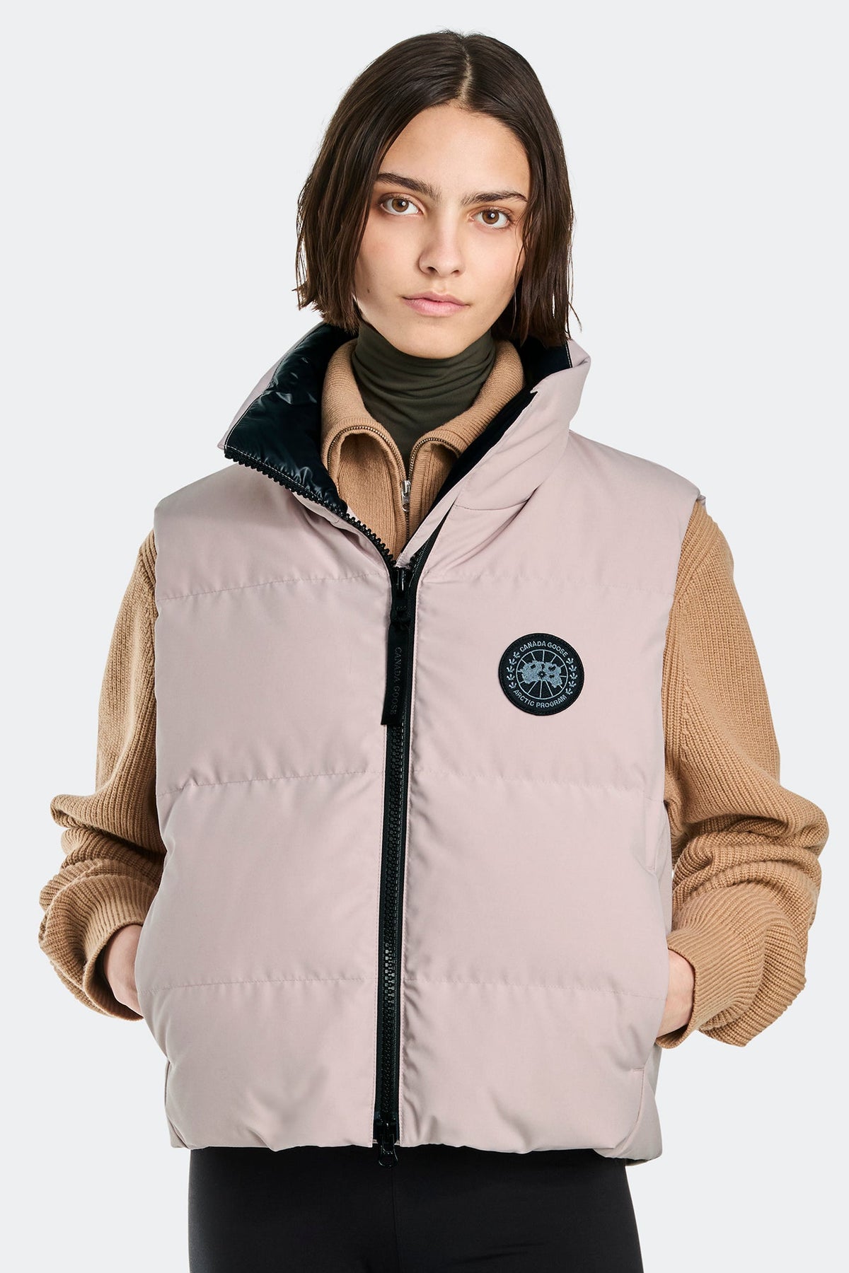 Grandview Cropped Vest Black Disc