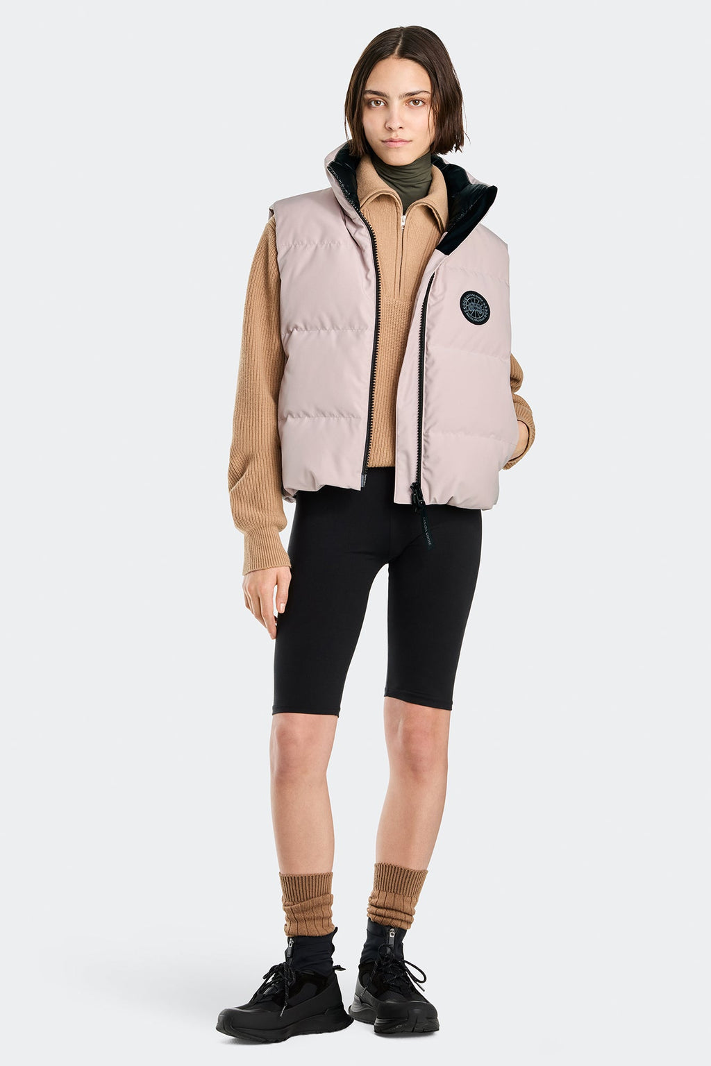 Grandview Cropped Vest Black Disc