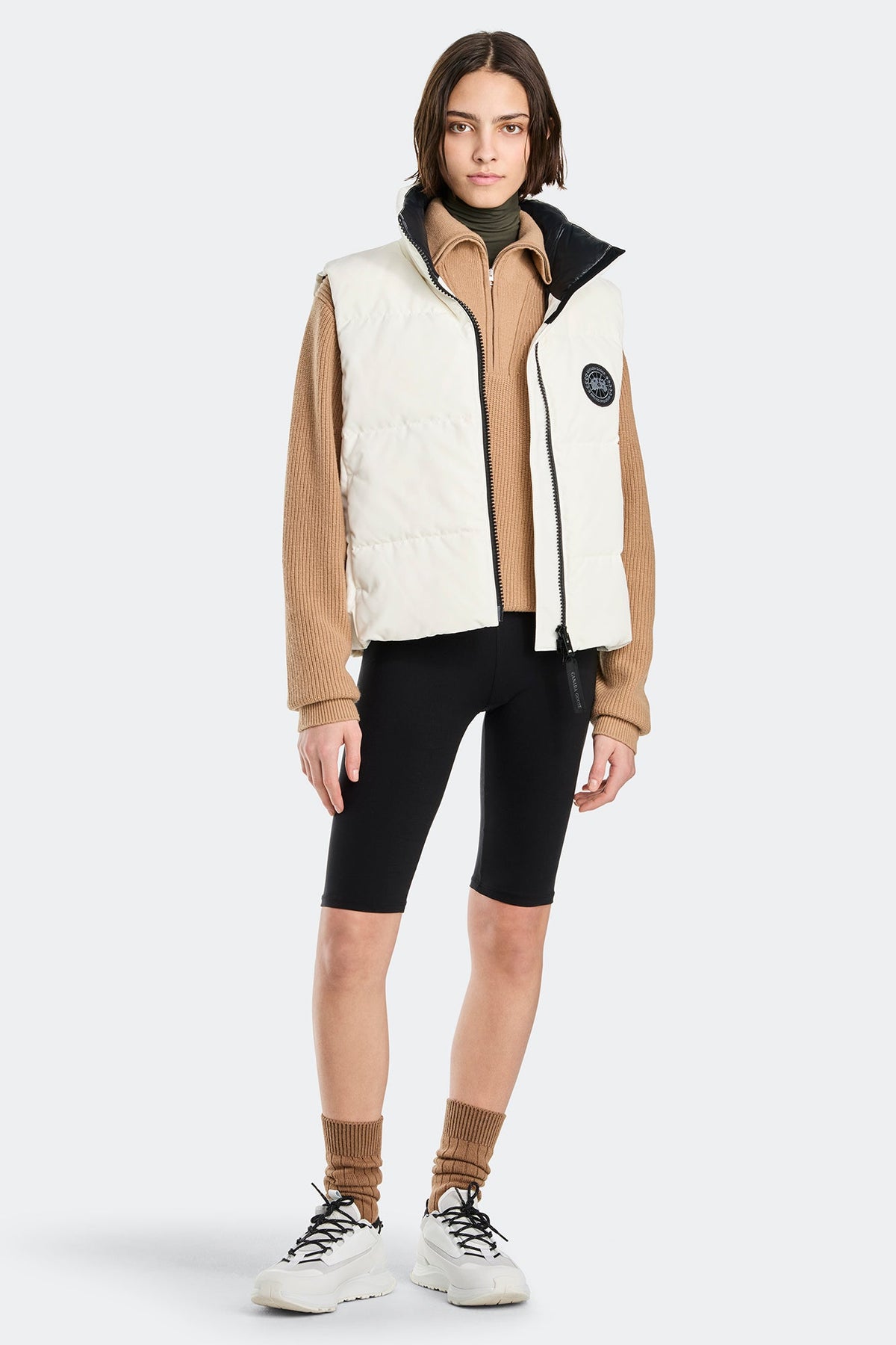 Grandview Cropped Vest Black Disc
